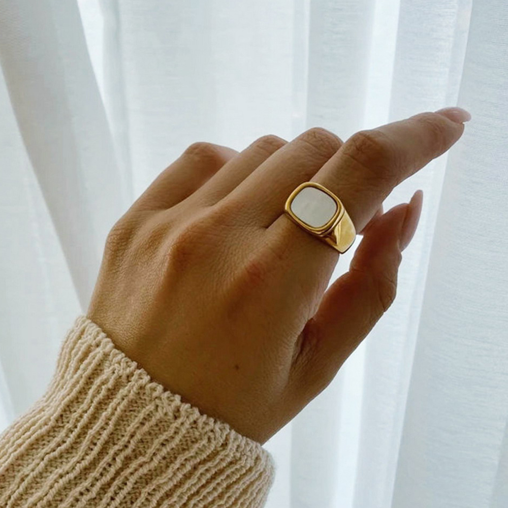EManco Vintage Chunky Square S - Women Accessories Outlet ulasan dan harga