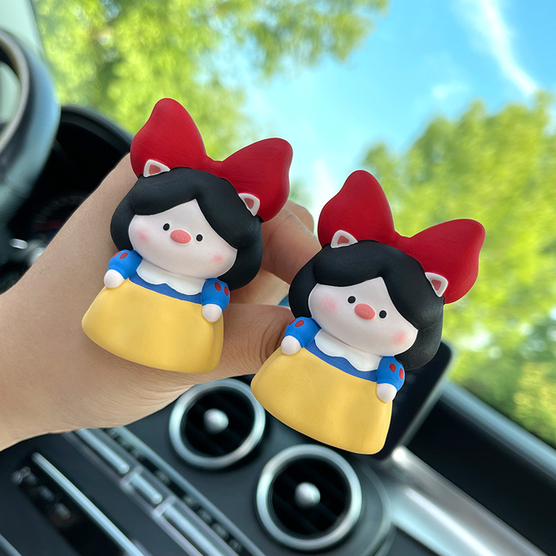 Creative Dwarf Car Perfume Orn - Women Accessories Outlet ulasan dan harga